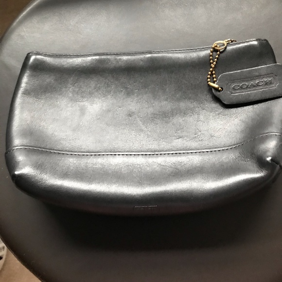 Coach Handbags - 🛍Small vtg black leather coach bag🛍